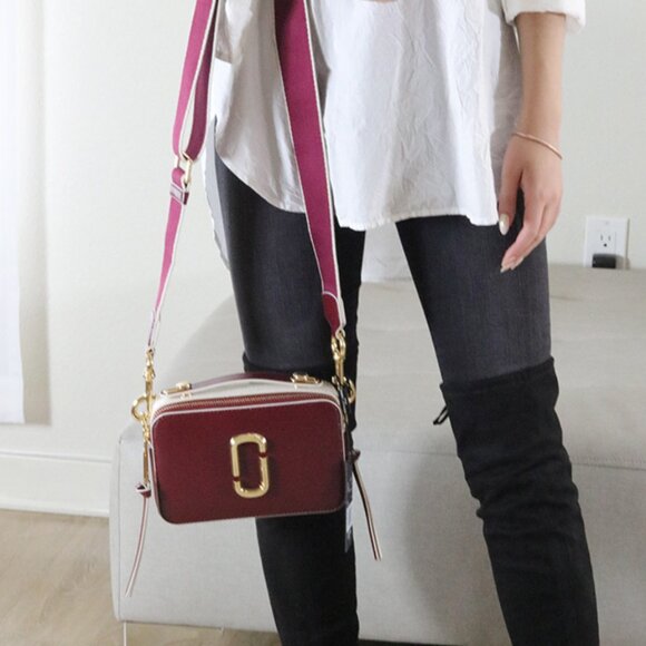 Marc Jacobs The Sure Shot Bag – Chic, Compact, and Versatile! - Picture 2 of 11